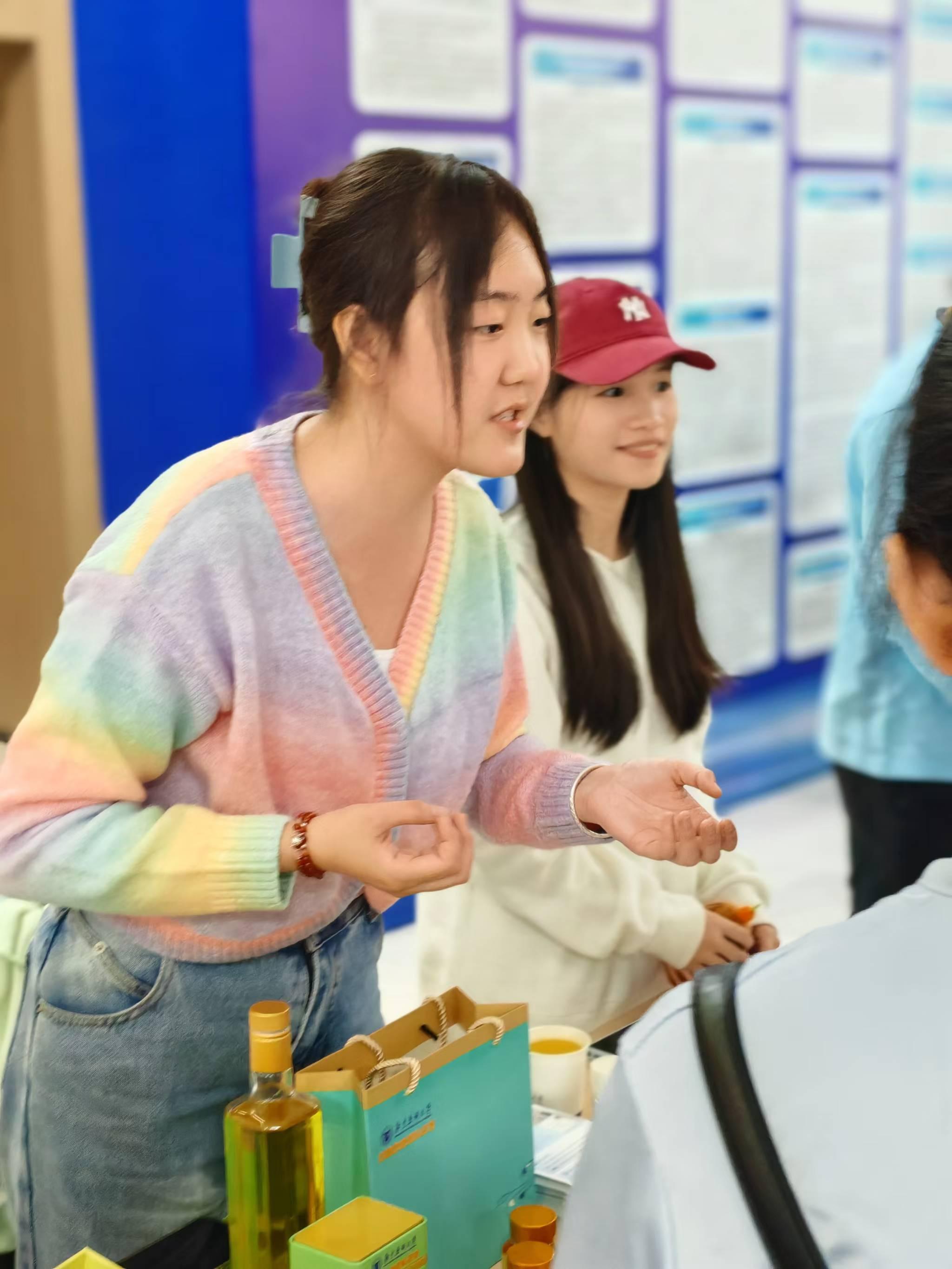 研成果转化可以这样接地气！AG真人登录快来围观医药科(图4)